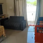 Apartamento Agradavel Em Maranduba Condominio A 900 Metros Da Praia